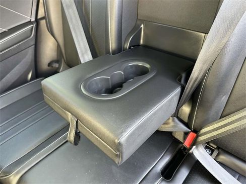 Certified 2022 Volkswagen Tiguan SE w/ Panoramic Sunroof Package image 10