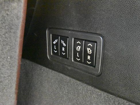 Used 2023 Cadillac XT6 Premium Luxury image 38