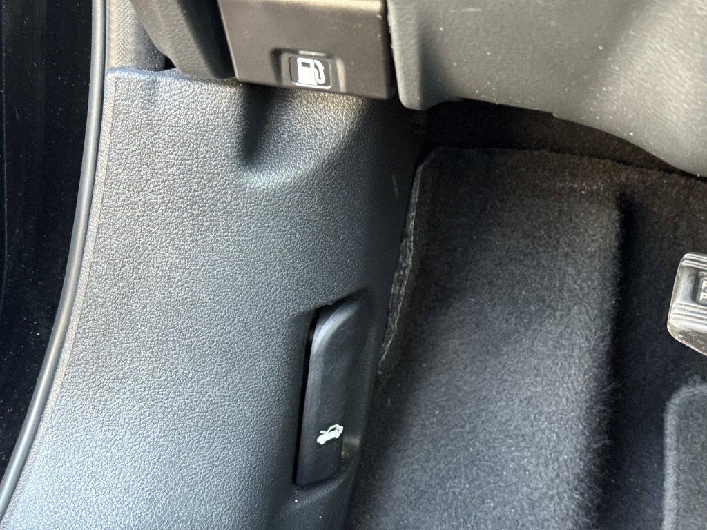 Used 2024 Nissan Sentra SV FWD image 30