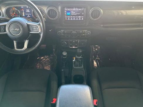 Used 2019 Jeep Wrangler Unlimited Sahara image 12