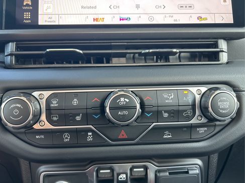New 2026 Jeep Gladiator Sport AWD/4WD image 29