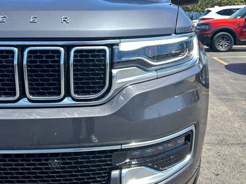 Used 2022 Jeep Wagoneer Series III w/ Premium Group I AWD/4WD image 3