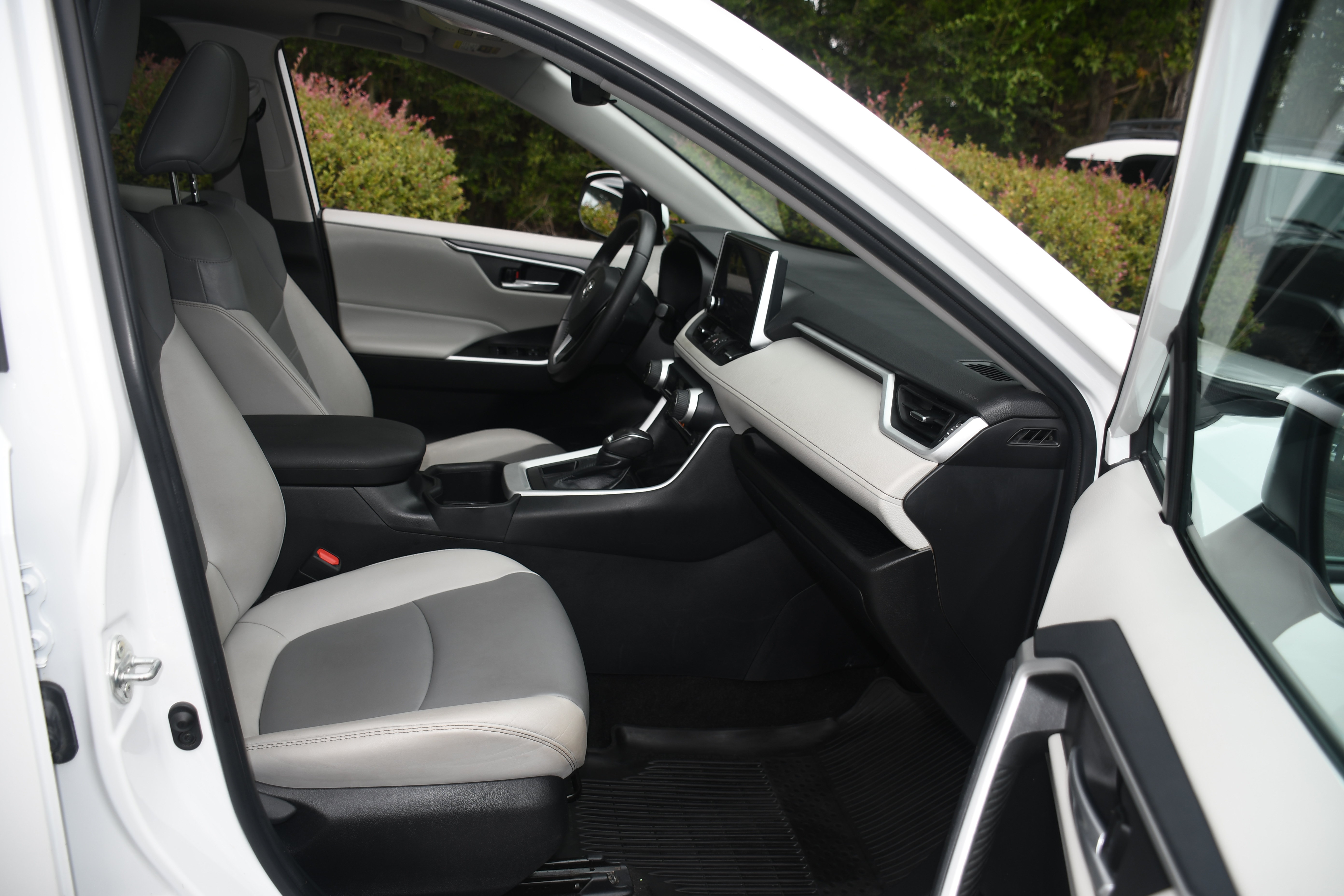 Used 2023 Toyota RAV4 XLE Premium FWD image 20