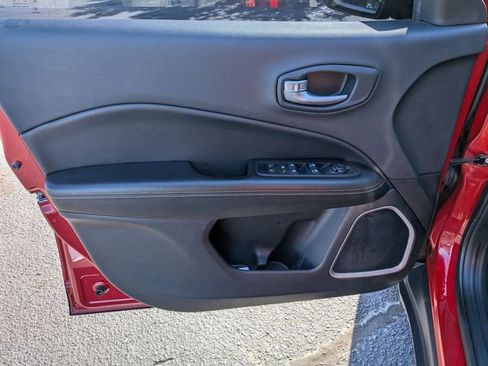 Used 2018 Jeep Compass Latitude w/ Popular Equipment Group FWD image 12