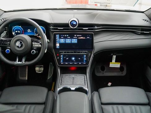 New 2025 Maserati Grecale Modena image 27