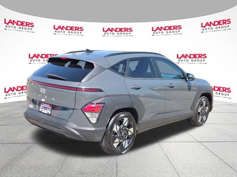 Used 2025 Hyundai Kona SEL FWD image 3