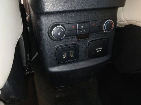 Used 2016 Ford Explorer Platinum image 14