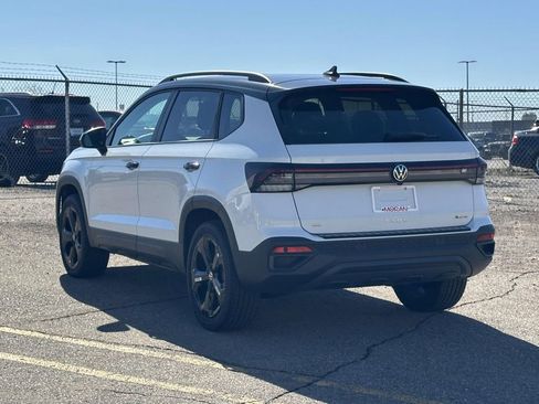 New 2025 Volkswagen Taos SE image 3