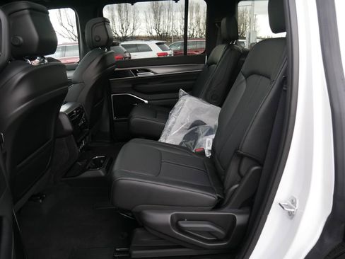 New 2026 Jeep Grand Wagoneer Limited image 15