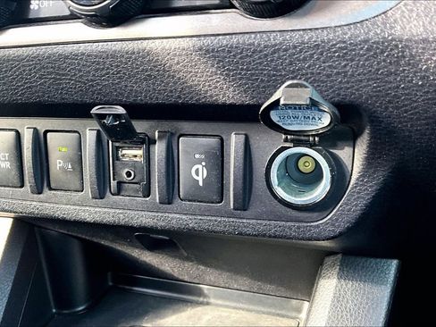 Used 2017 Toyota Tacoma Limited w/ Tow Package AWD/4WD image 35