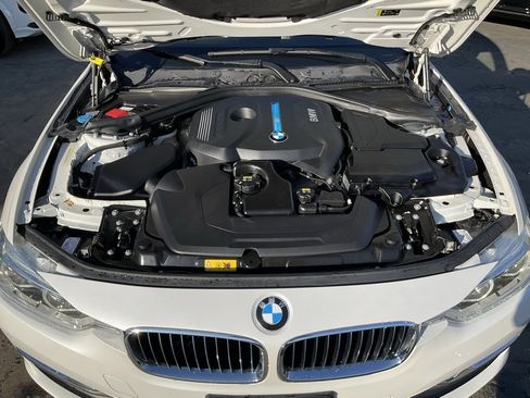 Used 2017 BMW 330e image 9