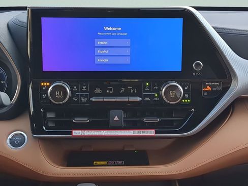 New 2026 Toyota Highlander Platinum image 17