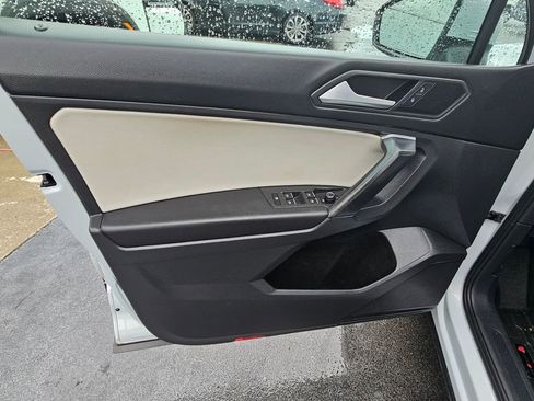 Used 2019 Volkswagen Tiguan SE w/ Panoramic Sunroof Package FWD image 14