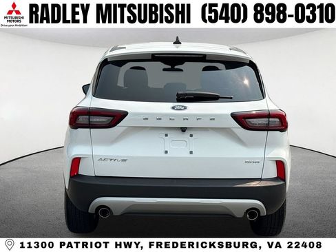 Used 2025 Ford Escape Active AWD/4WD image 17