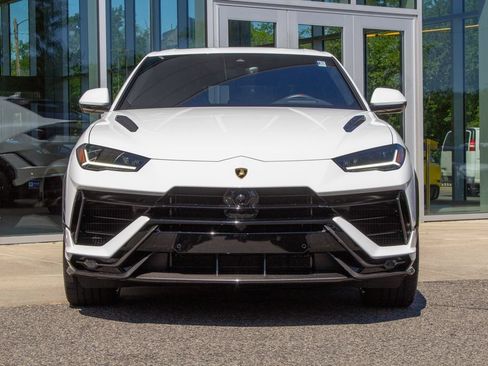 Used 2024 Lamborghini Urus Performante AWD/4WD image 2