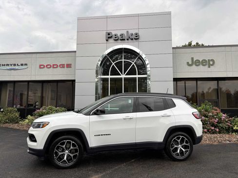 Used 2024 Jeep Compass Limited AWD/4WD image 3