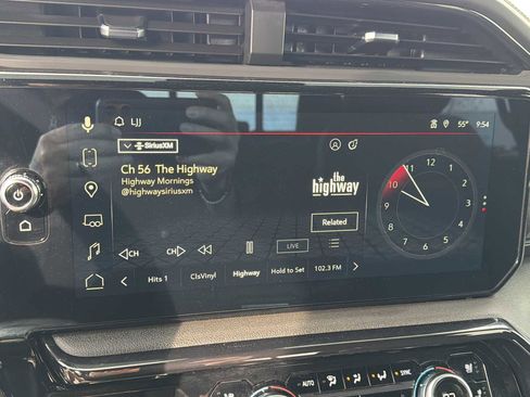 Used 2024 GMC Sierra 1500 AT4 w/ Technology Package image 6