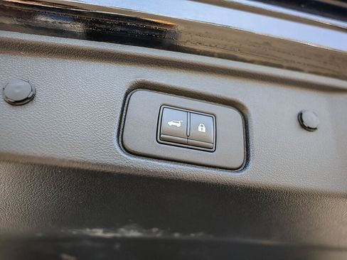 Used 2022 Nissan Pathfinder SV w/ SV Premium Package FWD image 32