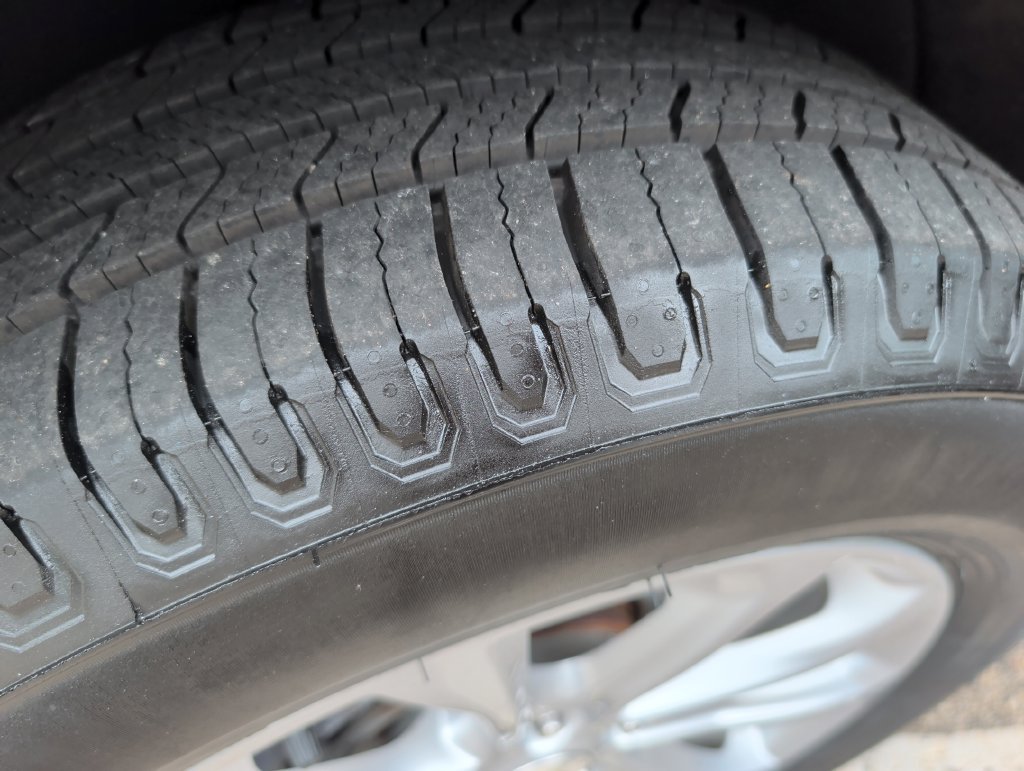 Used 2018 Chevrolet Equinox LT AWD/4WD image 32