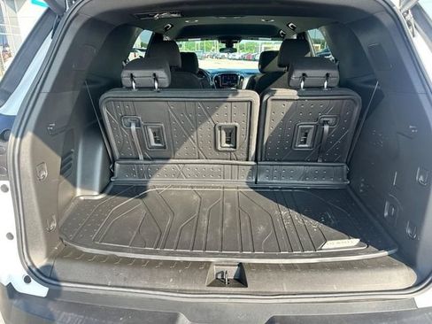 Used 2023 Chevrolet Traverse LT FWD image 5