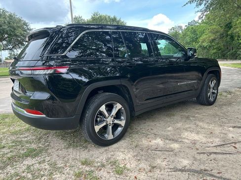 Used 2025 Jeep Grand Cherokee Limited RWD image 15