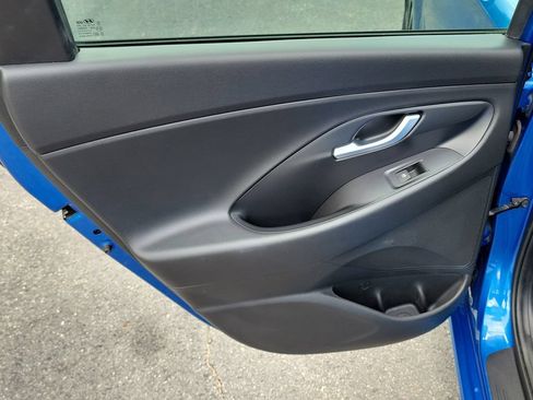 Used 2018 Hyundai Elantra GT w/ Tech Package 03 FWD image 8