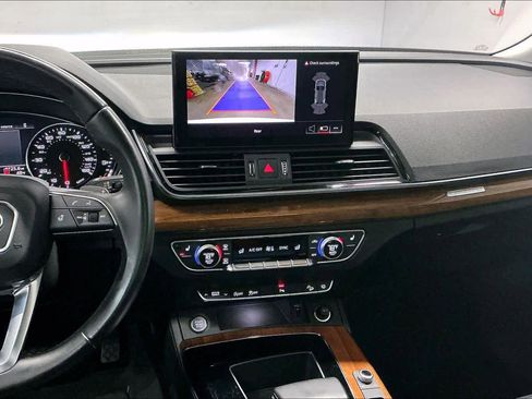 Used 2023 Audi Q5 2.0T Premium w/ Convenience Package image 9