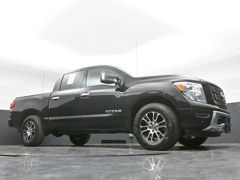 Used 2021 Nissan Titan SV w/ SV Convenience Package image 30