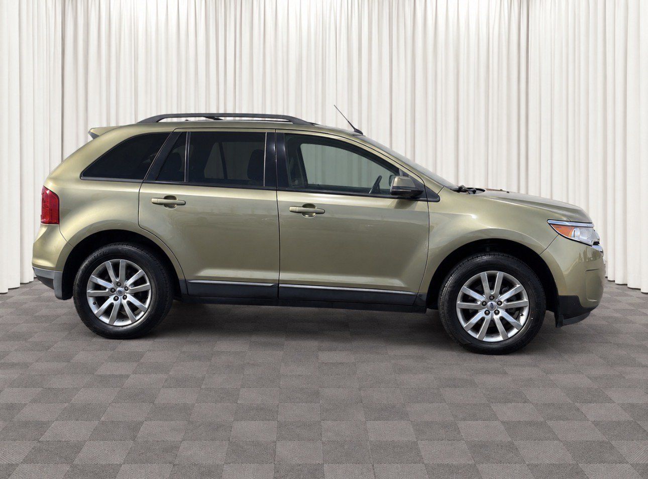 Used 2012 Ford Edge SEL FWD image 2