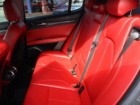 Used 2018 Alfa Romeo Stelvio AWD image 19