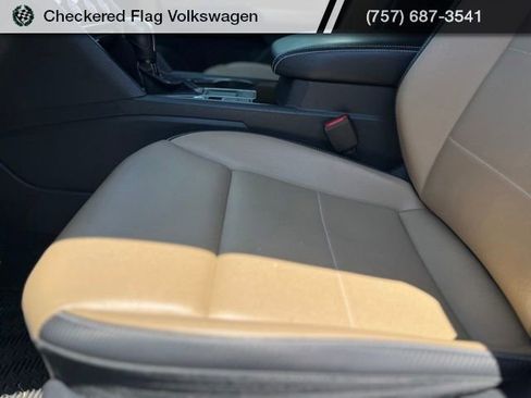 Used 2022 Volkswagen Atlas Cross Sport SE FWD image 21