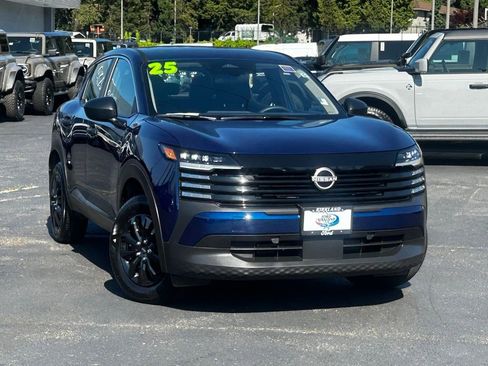 Used 2025 Nissan Kicks S AWD/4WD image 1