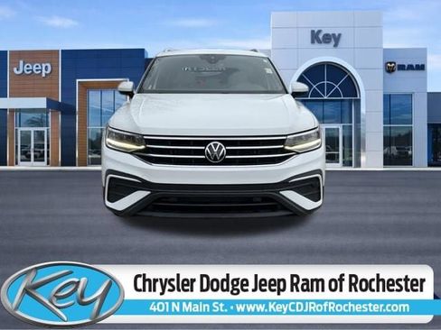 Used 2022 Volkswagen Tiguan SE image 1