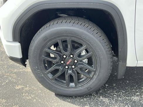 Used 2025 GMC Sierra 1500 Elevation image 11