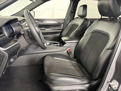 Used 2023 Jeep Grand Cherokee L Laredo AWD/4WD image 11