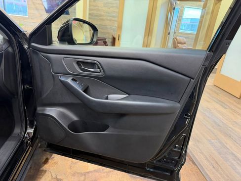 Used 2025 Nissan Rogue S image 22