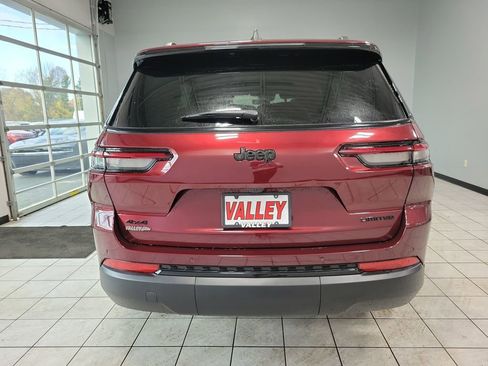 New 2025 Jeep Grand Cherokee L Limited w/ Black Appearance Package AWD/4WD image 5