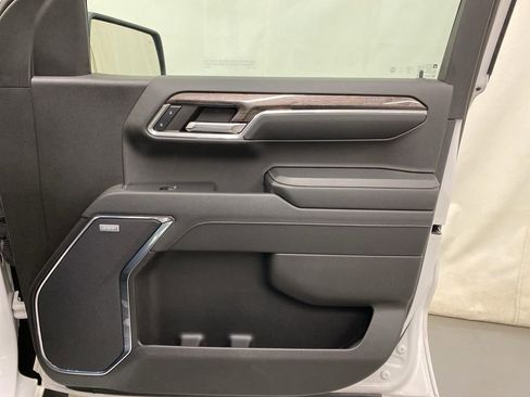 Used 2024 Chevrolet Silverado 1500 LTZ w/ LTZ Premium Package image 11