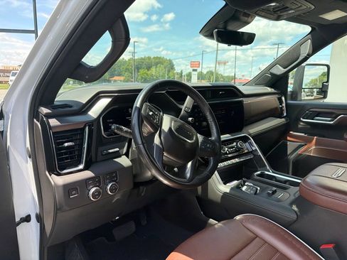 Used 2024 GMC Sierra 2500 Denali Ultimate AWD/4WD image 3