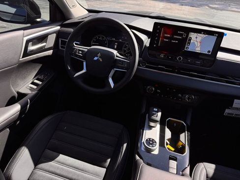New 2026 Mitsubishi Outlander AWD image 24