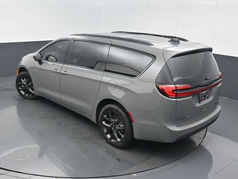 Used 2023 Chrysler Pacifica Limited w/ S Appearance Package AWD/4WD image 46