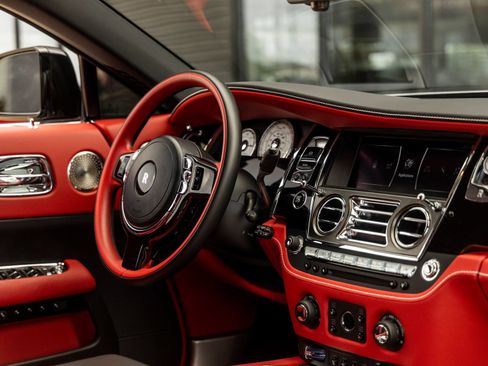 Used 2018 Rolls-Royce Wraith RWD image 49