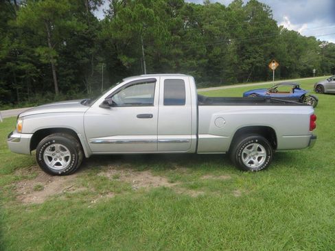Used 2006 Dodge Dakota Laramie RWD image 1