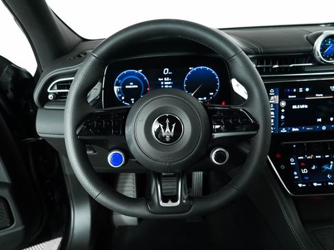 New 2025 Maserati Grecale Modena image 39