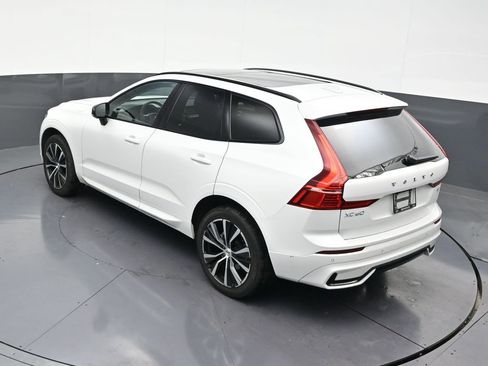 Used 2023 Volvo XC60 B5 Plus image 16
