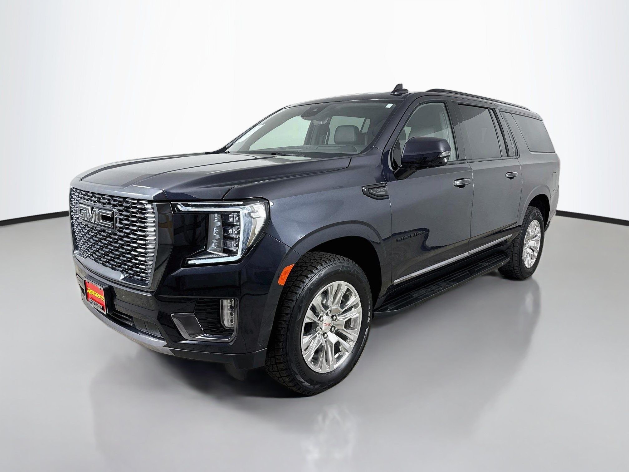 Used 2024 GMC Yukon XL Denali w/ Advanced Technology Package AWD/4WD image 3