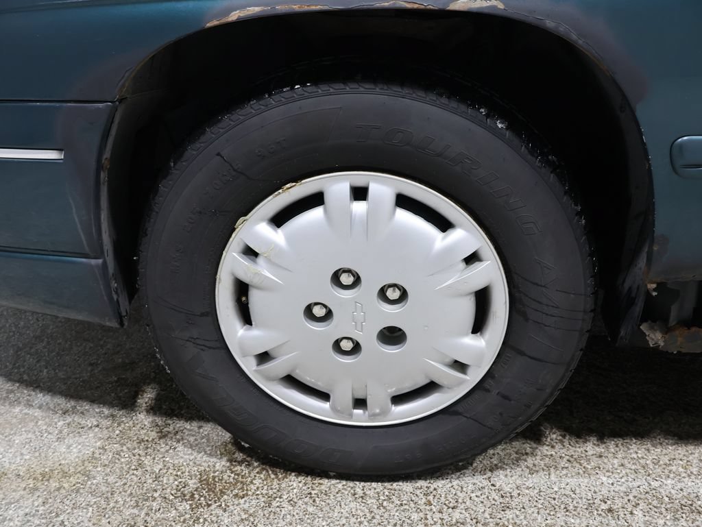 Used 2000 Chevrolet Lumina w/ Preferred Equipment Group FWD image 14