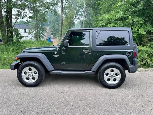 Used 2011 Jeep Wrangler Sahara w/ Dual Top Group AWD/4WD image 2