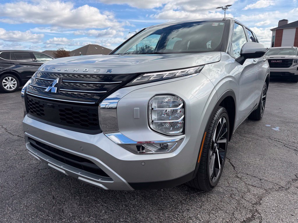 Used 2023 Mitsubishi Outlander SE AWD/4WD image 10