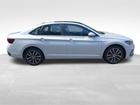 New 2025 Volkswagen Jetta SE image 6